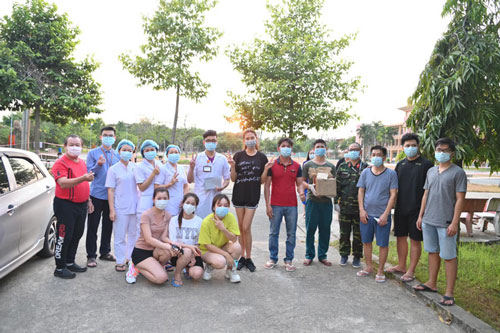 Võ Hoàng Yến "ghi điểm" bằng hành động đẹp: Cùng mọi người trong khu cách ly quyên góp 61 triệu hỗ trợ phòng dịch Covid-19