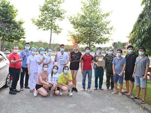Võ Hoàng Yến "ghi điểm" bằng hành động đẹp: Cùng mọi người trong khu cách ly quyên góp 61 triệu hỗ trợ phòng dịch Covid-19