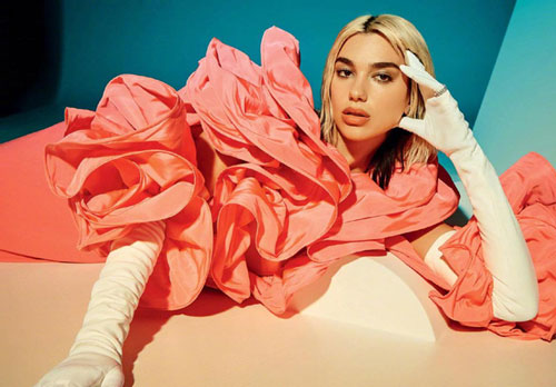 Dua Lipa khoe dáng trên Vogue