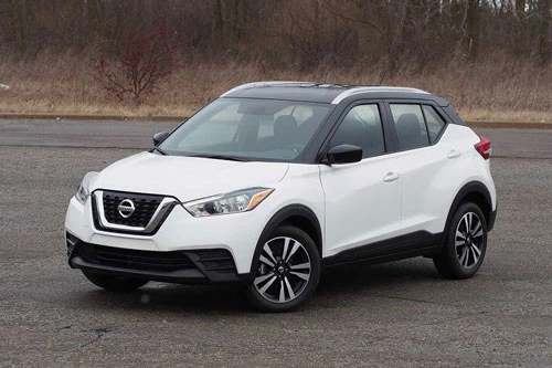 1. Nissan Kicks (mức tiêu hao nhiên liệu ở đường hỗn hợp: 8,6 lít /100 km).