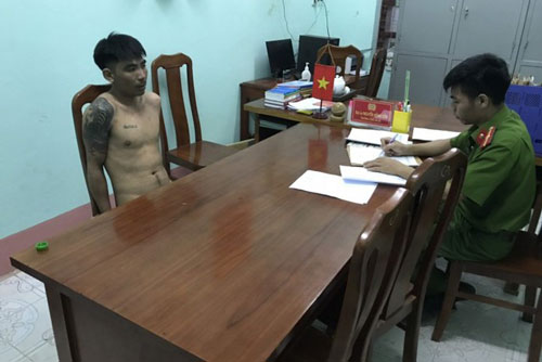 Quảng Bình: Kẻ “ngáo đá” đánh người thân, tấn công cả công an