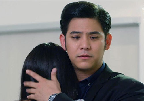 Đêm ấy chồng về nhà và nói muốn chải tóc cho tôi, anh nghẹn ngào: "8 năm nay anh không biết tóc em đẹp thế này" làm tôi xót xa đến cùng cực