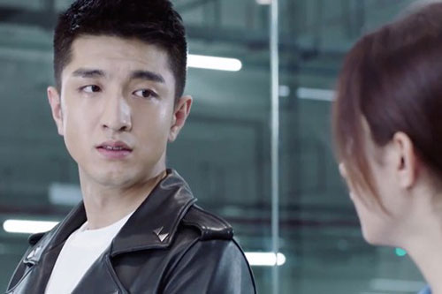 Khó hiểu vì lần nào hỏng bóng đèn, vợ cũ cũng đều gọi tôi tới thay hộ, sợ bạn gái ghen nên tôi từ chối thẳng, ngờ đâu cô ấy thở dài đáp lời khiến tôi phải lặng người