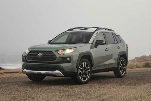 =5. Toyota RAV4 (mức tiêu hao nhiên liệu ở đường hỗn hợp: 9,4 lít /100 km).