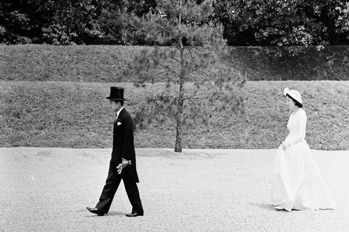 Hoàng hậu phải "đi sau 2 bước, nói ít hơn phu quân nửa lời" và những quy tắc nghiêm ngặt trong hoàng gia Nhật