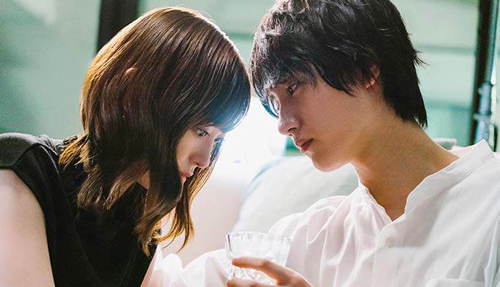 Đêm tân hôn nhận được tin nhắn lạ, chồng sắp cưới "nổi điên", cạy tay đòi lại nhẫn