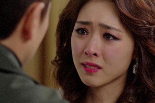 Gần ngày cưới, tôi phát hiện ra bí mật "động trời" khi vô tình thấy thứ này trong túi xách của em