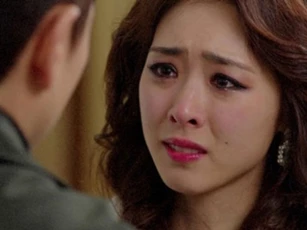 Gần ngày cưới, tôi phát hiện ra bí mật "động trời" khi vô tình thấy thứ này trong túi xách của em