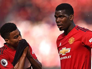 Premier League sẽ tạm ngừng trả lương cho cầu thủ