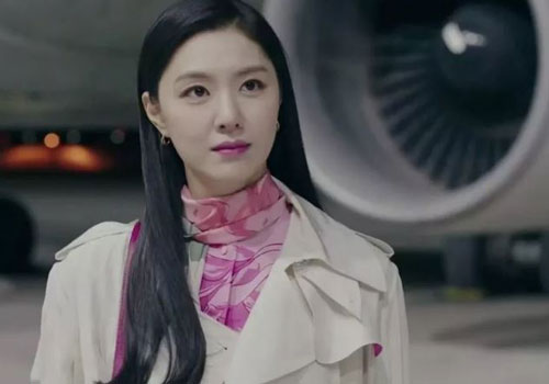 Vừa bước chân vào tới cửa, mẹ chồng tương lai nhìn sang chiếc túi xách nói "mồi chài được nhiều đấy" khiến tôi phải lạnh lùng đáp trả