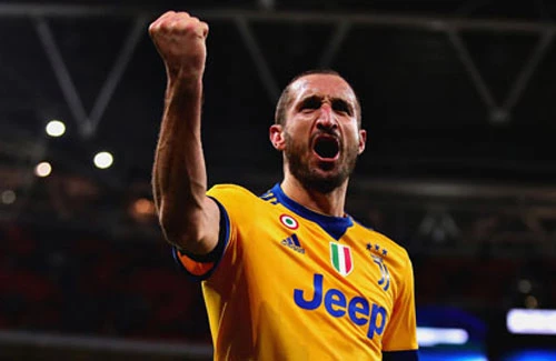 Dù đã 35 tuổi, nhưng vai trò thủ lĩnh trên sân của Chiellini ở Juve vẫn không hề suy giảm