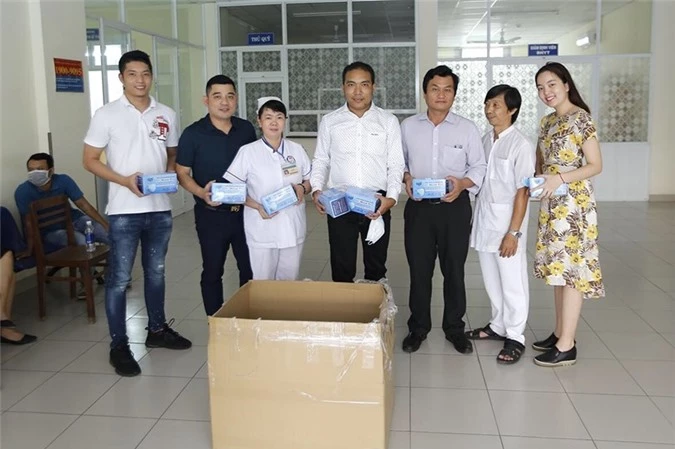 Công ty Cổ phần Samaki Power tặng khẩu trang tại Bệnh viện Phạm Ngọc Thạch