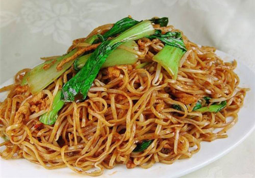 Khi làm mì xào, đừng chiên trực tiếp, thêm bước này sẽ rất ngon và không dính chảo