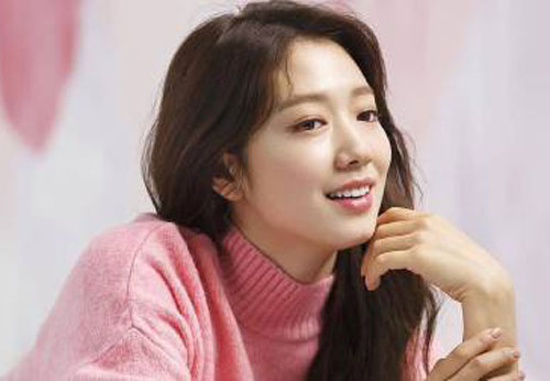 Bất chấp dự án mới bị trì hoãn, Park Shin Hye vẫn âm thầm làm điều này giữa mùa dịch