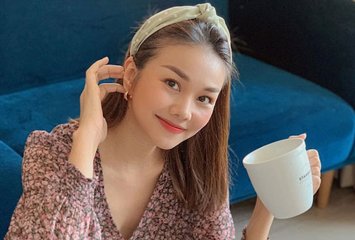 Thanh Hằng khoe ảnh làm việc tại nhà mùa dịch Covid-19, nhan sắc đời thường xuất sắc khó cưỡng