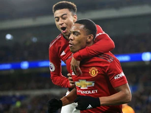 Lột xác ngoạn mục, "số 9" của Man Utd vẫn bị "dằn mặt"