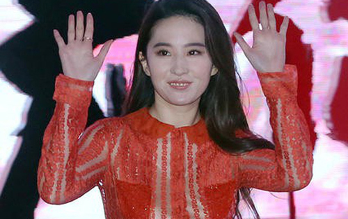 Nhan sắc thật của "thần tiên tỷ tỷ" Lưu Diệc Phi bị "bóc mẽ" qua ống kính máy ảnh