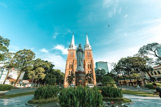 Ngày Cá tháng Tư: Đường phố Sài Gòn vắng vẻ trong ngày đầu cách ly toàn xã hội