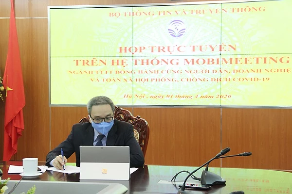 Thứ trưởng Bộ TT&TT Phan Tâm đã chủ trì buổi họp trực tuyến trên hệ thống Mobimeeting  