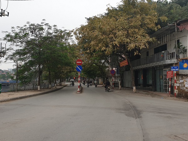 Covid-19: Hà Nội yên bình, vắng vẻ  trong ngày đầu tiên thực hiện “cách ly toàn xã hội” 