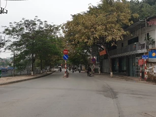 Covid-19: Hà Nội yên bình, vắng vẻ  trong ngày đầu tiên thực hiện “cách ly toàn xã hội”