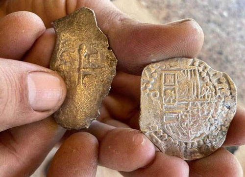 Tìm thấy "kho" tiền xu cổ trên bờ biển Florida