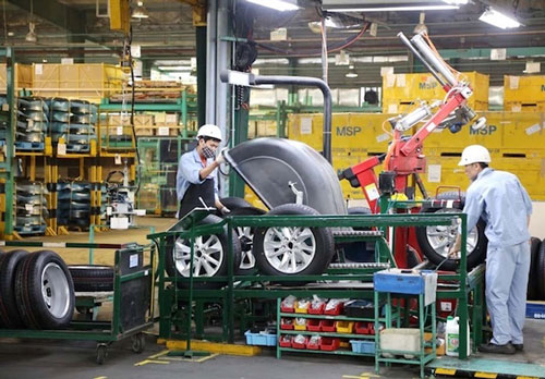 Thị trường 'đóng băng', doanh nghiệp ô tô xin gói cứu trợ