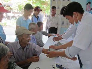 Covid-19: TP.HCM triển khai khám chữa bệnh cho người cao tuổi tại nhà