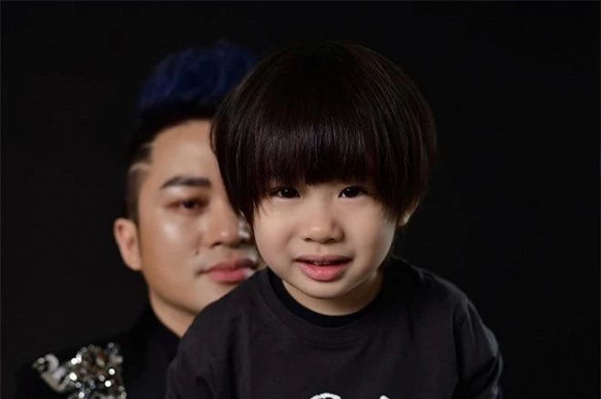 Dung mạo cậu con trai hơn 4 tuổi hiện tại của ca sĩ Tùng Dương 0
