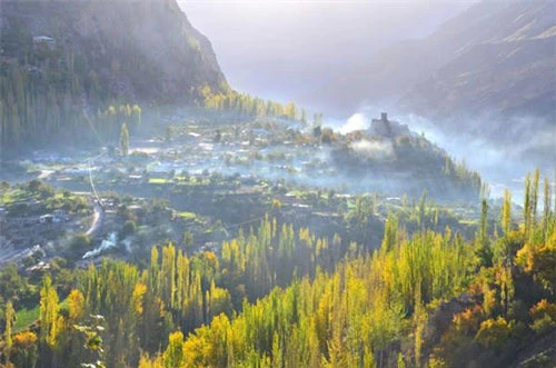 Bộ tộc Hunzas sinh sống dọc theo dãy núi Himalaya, ở vùng núi phía bắc Pakistan,