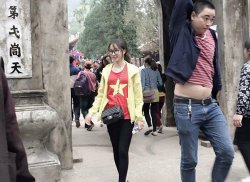 Gái xinh nhờ "500 anh em" cộng đồng mạng sửa ảnh xóa "chú bụng bia" và cái kết "không nhặt được mồm"