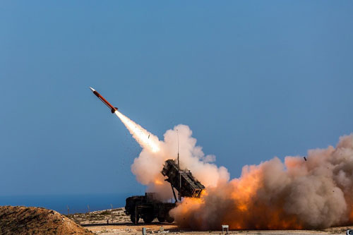 Toàn bộ quân Mỹ báo động khẩn, căn cứ ở Iraq bất ngờ bị tấn công, Patriot đã khai hỏa