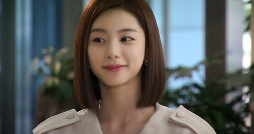 Hí hửng cùng chồng đi hưởng tuần trăng mật, nửa đêm tôi "bủn rủn" khi thấy lưng anh có vết xước lạ