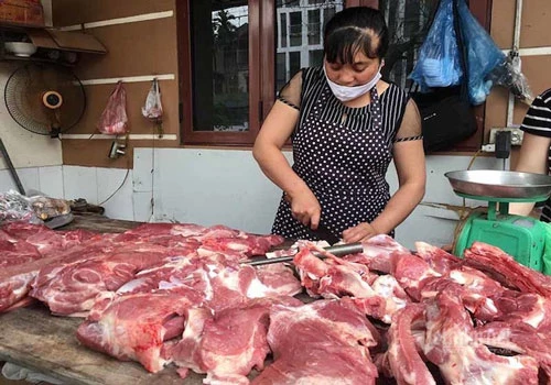 Giá thịt lợn giảm từ 1/4 (Ảnh: Internet)