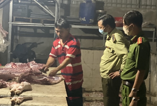 Bắt quả tang cơ sở giết mổ heo lậu ở Đồng Nai