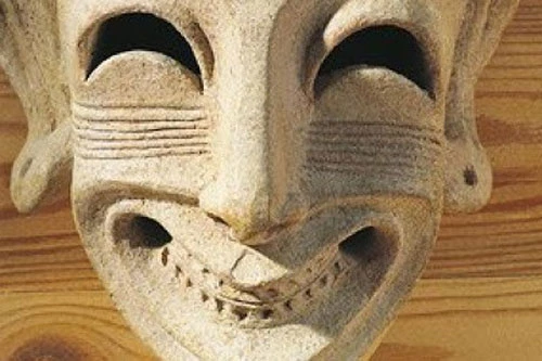  Mặt nạ Phoenicia thuộc thế kỷ thứ 4 trước Công Nguyên được tìm thấy tại Tunisia mang một nụ cười giống với nụ cười trên mặt những nạn nhân của chất độc “nụ cười sardonic” Phê-ni-xi cổ đại tìm thấy trên đảo Sardinia.