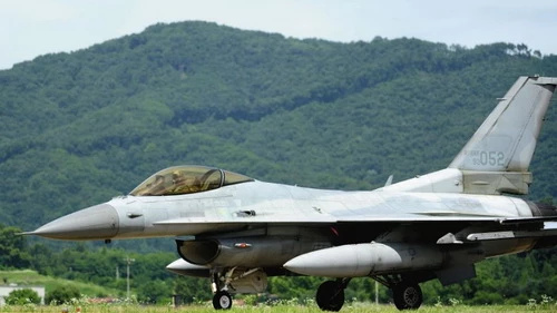 Các tiêm kích KF-16 của Không quân Hàn Quốc sẽ có khả năng tương tác tốt hơn với Không lực Hoa Kỳ. Ảnh: Jane's 360.