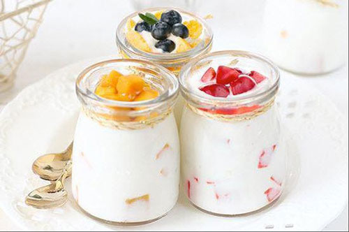 Cách phòng ngừa ung thư vú đơn giản và rẻ tiền nhất chính là… ăn sữa chua