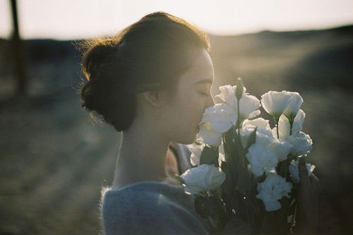 Con người ta gặp nhau nhờ 'duyên', yêu nhau bởi 'nợ' và chia ly do điều này