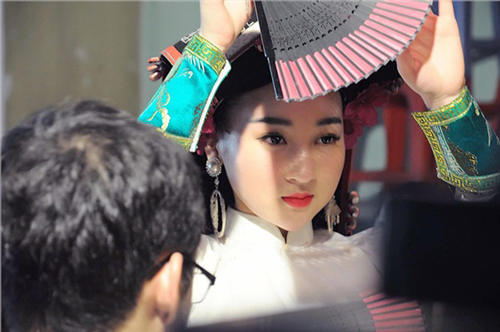 Bất ngờ trước nhan sắc ngày càng xinh đẹp của cô đồng Hà thành 9X từng "gây sốt" dư luận cách đây 4 năm