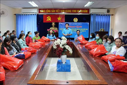 TP.HCM hỗ trợ công nhân, lao động mất việc làm do dịch COVID-19