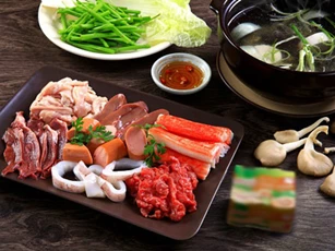 Trắc nghiệm: Cách ăn lẩu bộc lộ phong cách sống và làm việc của bạn