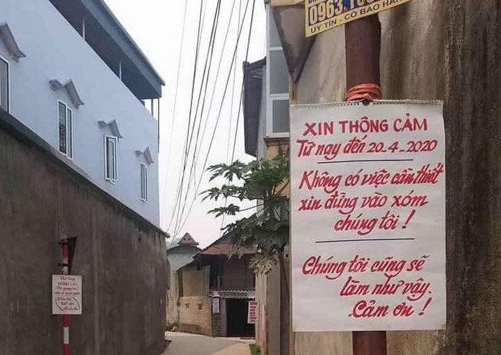 Điện Biên: Loạt biển viết tay tuyên truyền Cách ly toàn xã hội ở bản Noong Nhai gây bão mạng xã hội