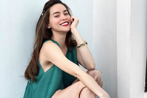 Hồ Ngọc Hà: “Thời điểm này, nhiều hay ít tiền đều phải ở nhà”