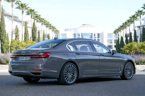 6. BMW 7 Series.