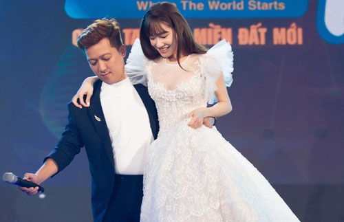 Suốt ngày tặng quà yêu chiều Nhã Phương, ai ngờ có ngày Trường Giang than trách vợ trên sóng truyền hình