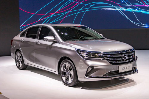 ‘Soi’ xe sedan đẹp long lanh, giá hơn 300 triệu đồng