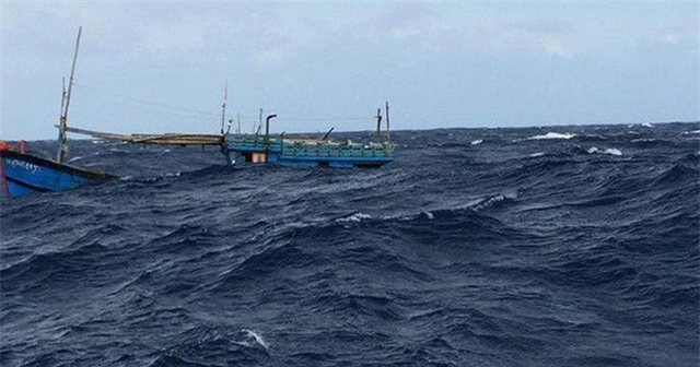 Khẩn cấp xác minh thông tin 8 ngư dân mất tích cùng tàu cá - 1