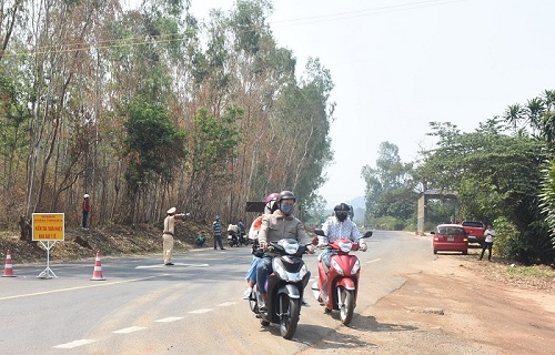 Covid-19: Sợ bị đưa đi cách ly, thanh niên Gia Lai cướp ôtô bỏ chạy, tấn công cảnh sát