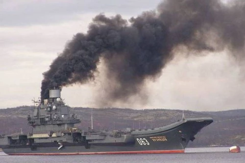 Tàu sân bay Đô đốc Kuznetsov là một trong những chiến hạm tai tiếng nhất của Hải quân Nga. Ảnh: TASS.